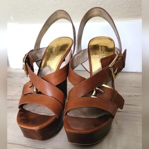 Almost vintage Michael Kors Brown Leather Platform Sandals - Size 6 -Well-Loved!